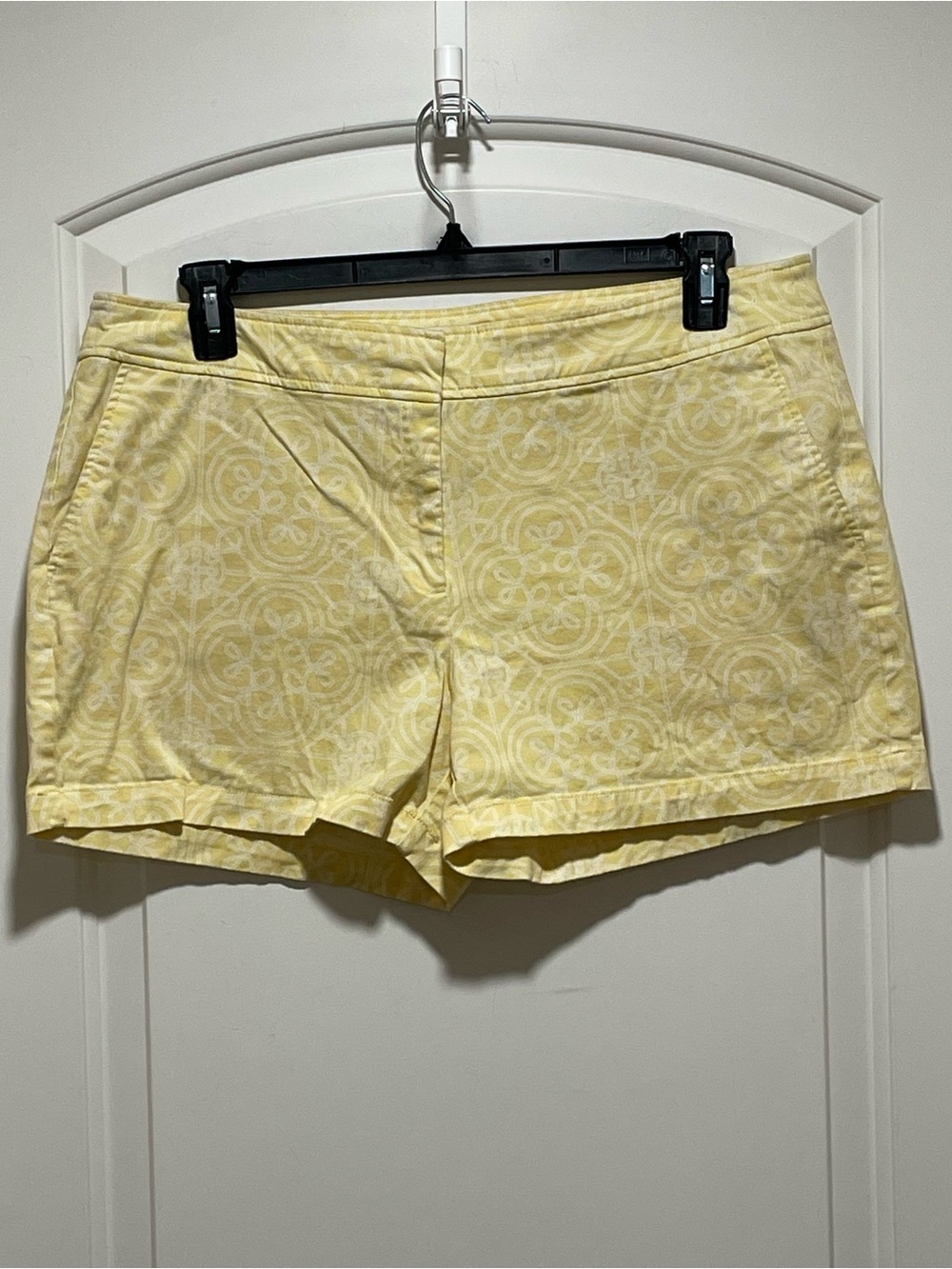 Vaca Ready! Juniper + Lime Womens Sz 16 Light Yellow & White Printed  Shorts